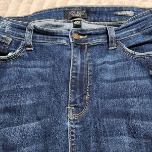 Judy Blue Skinny Fit Ankle "Shark Bite" Jeans Size 15/32 Medium Wash